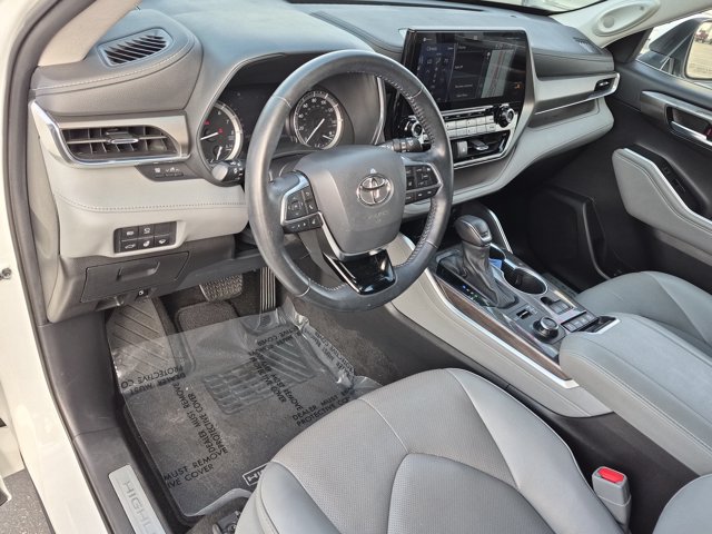 Used 2021 Toyota Highlander Limited AWD/4WD image 17