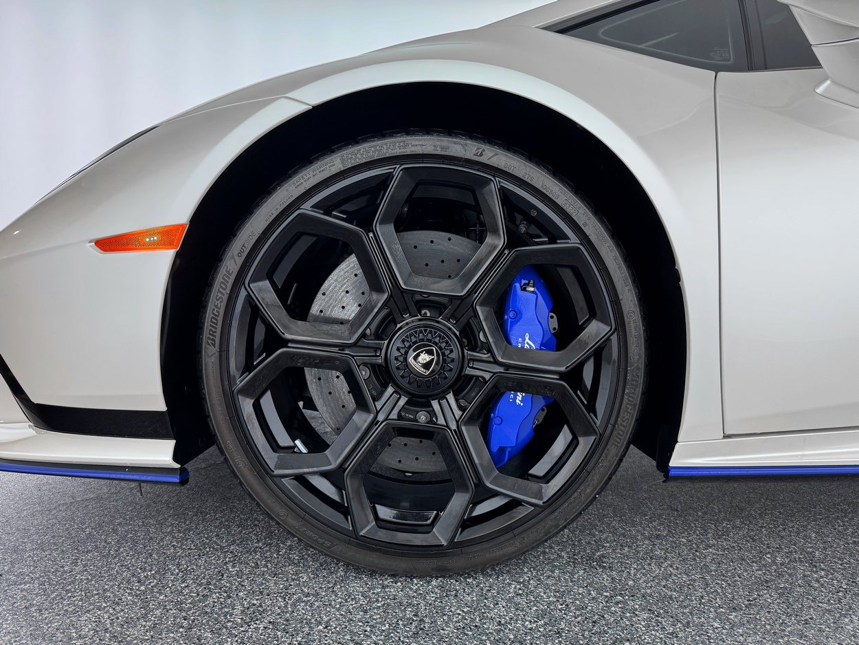 Used 2023 Lamborghini Huracan Tecnica RWD image 33