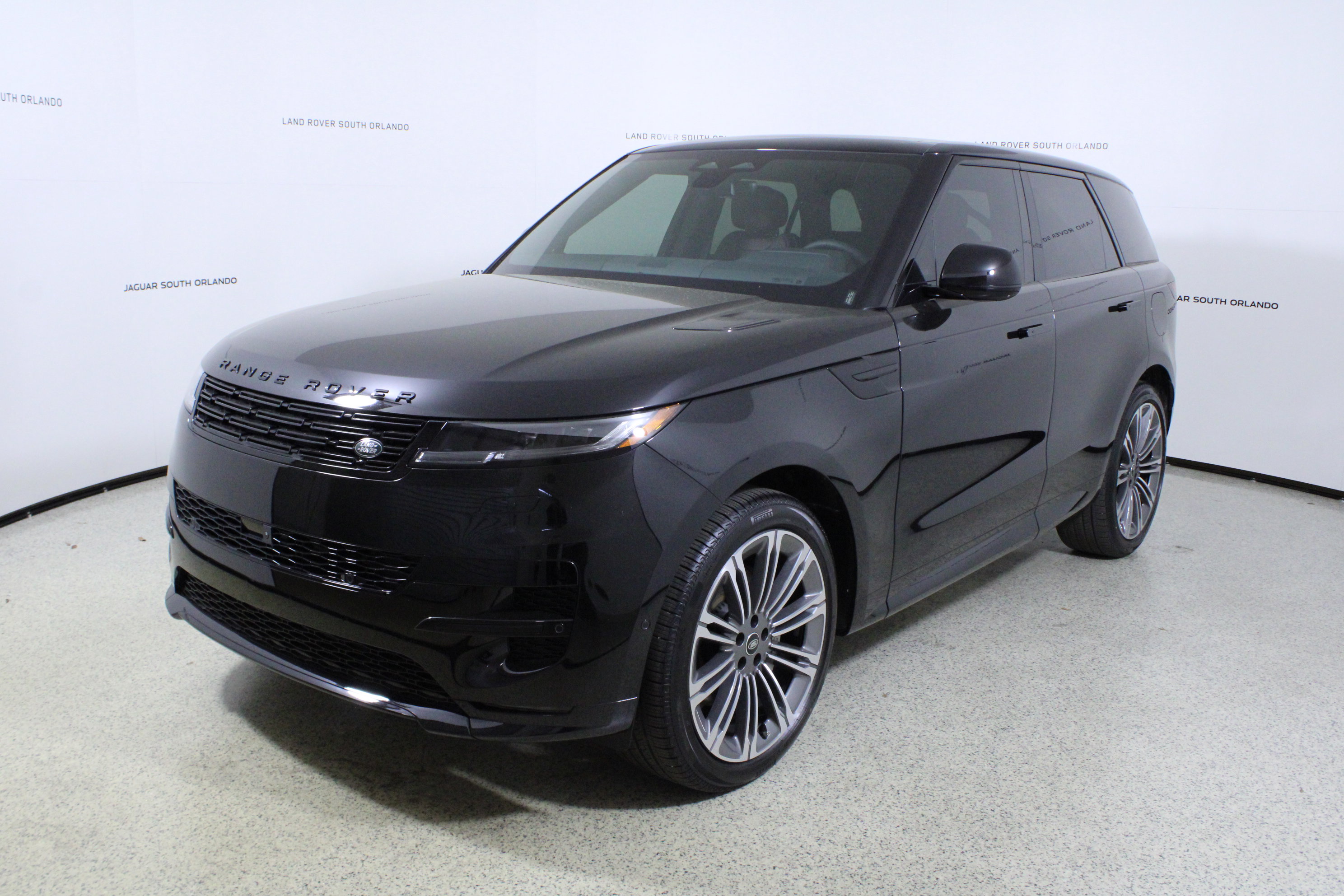 New 2025 Land Rover Range Rover Sport Dynamic SE image 4