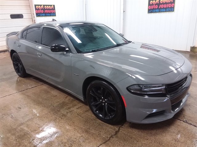 Used 2018 Dodge Charger R/T w/ Blacktop Package RWD image 4