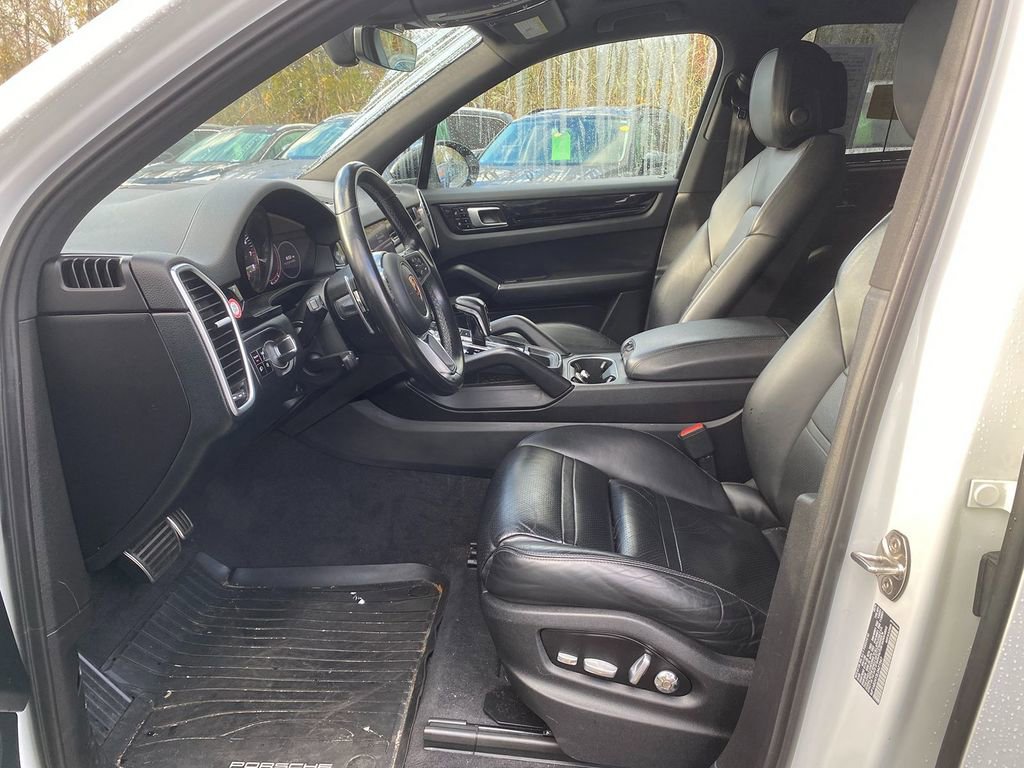 Used 2020 Porsche Cayenne S image 12