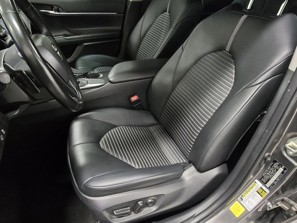 Used 2020 Toyota Camry SE image 19