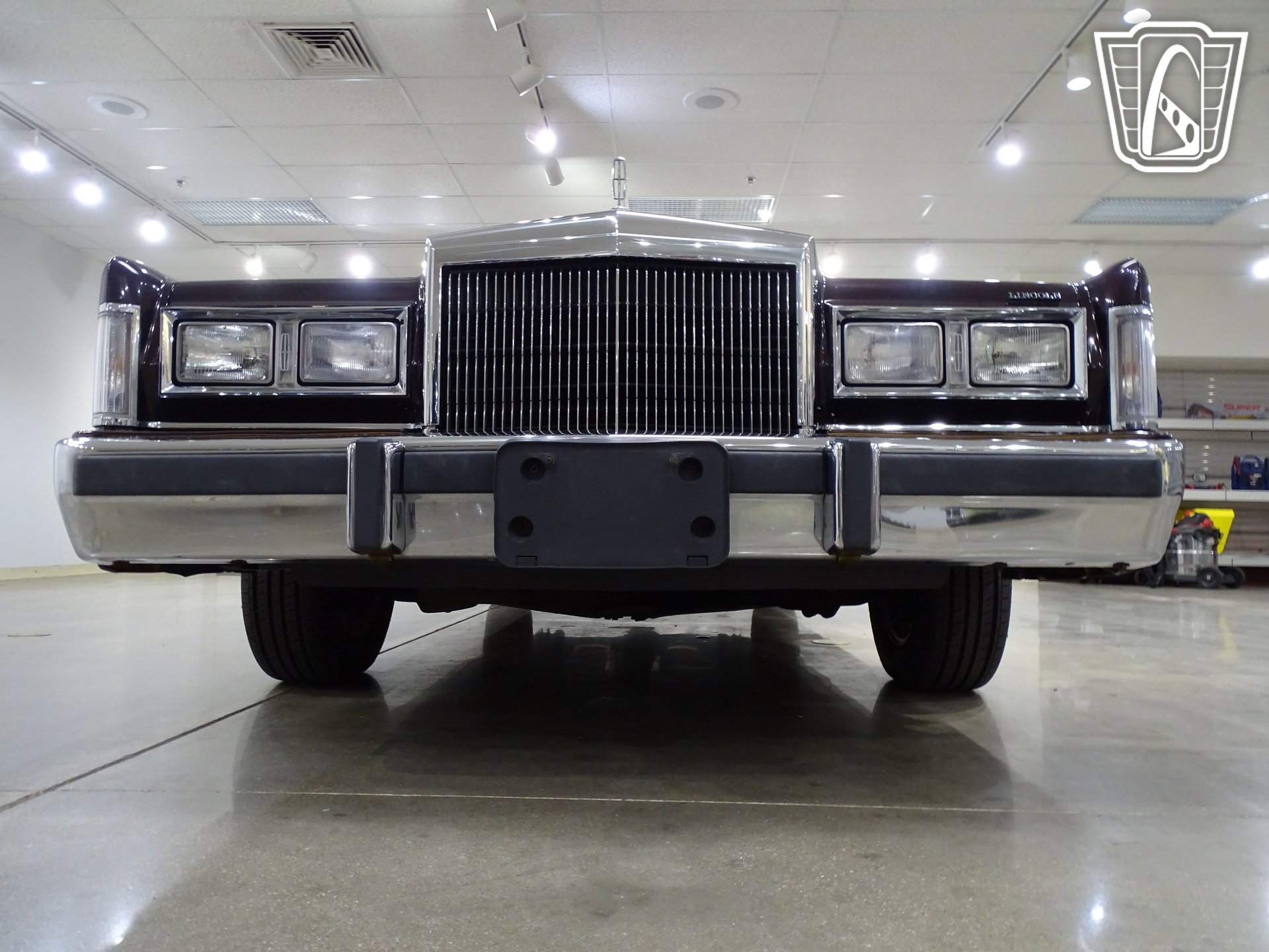 Used 1988 Lincoln Town Car RWD image 25