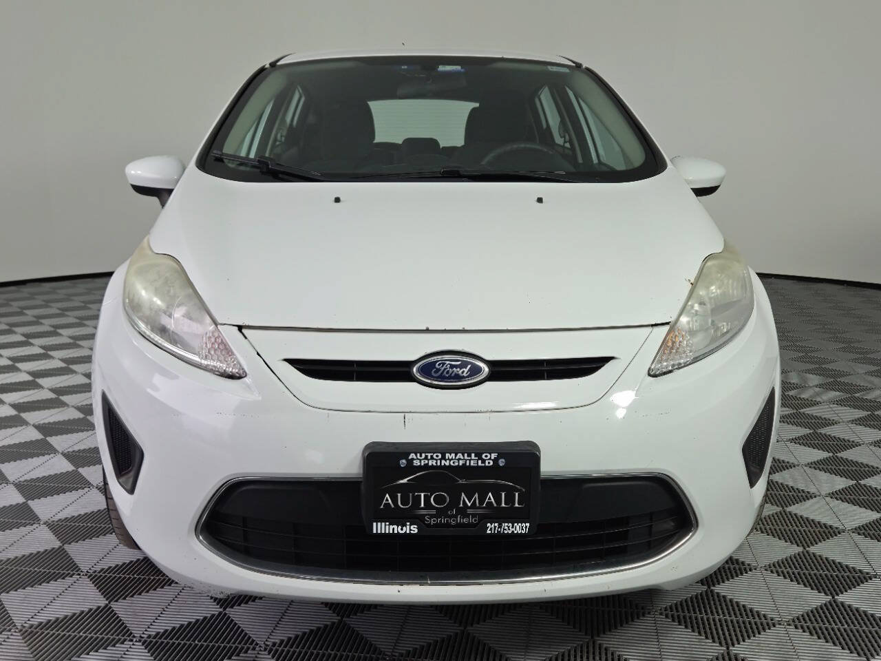 Used 2012 Ford Fiesta SE w/ Super Fuel Economy Pkg FWD image 2