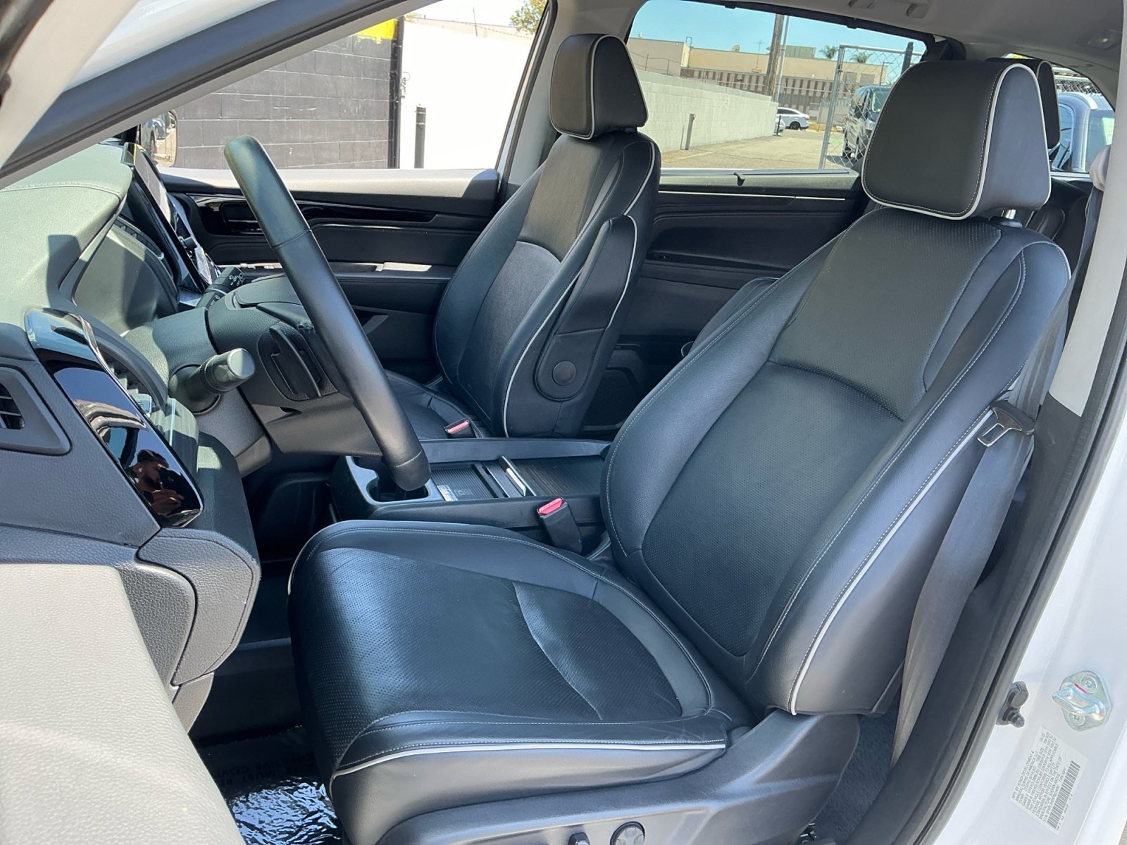 Used 2023 Honda Odyssey Elite image 17