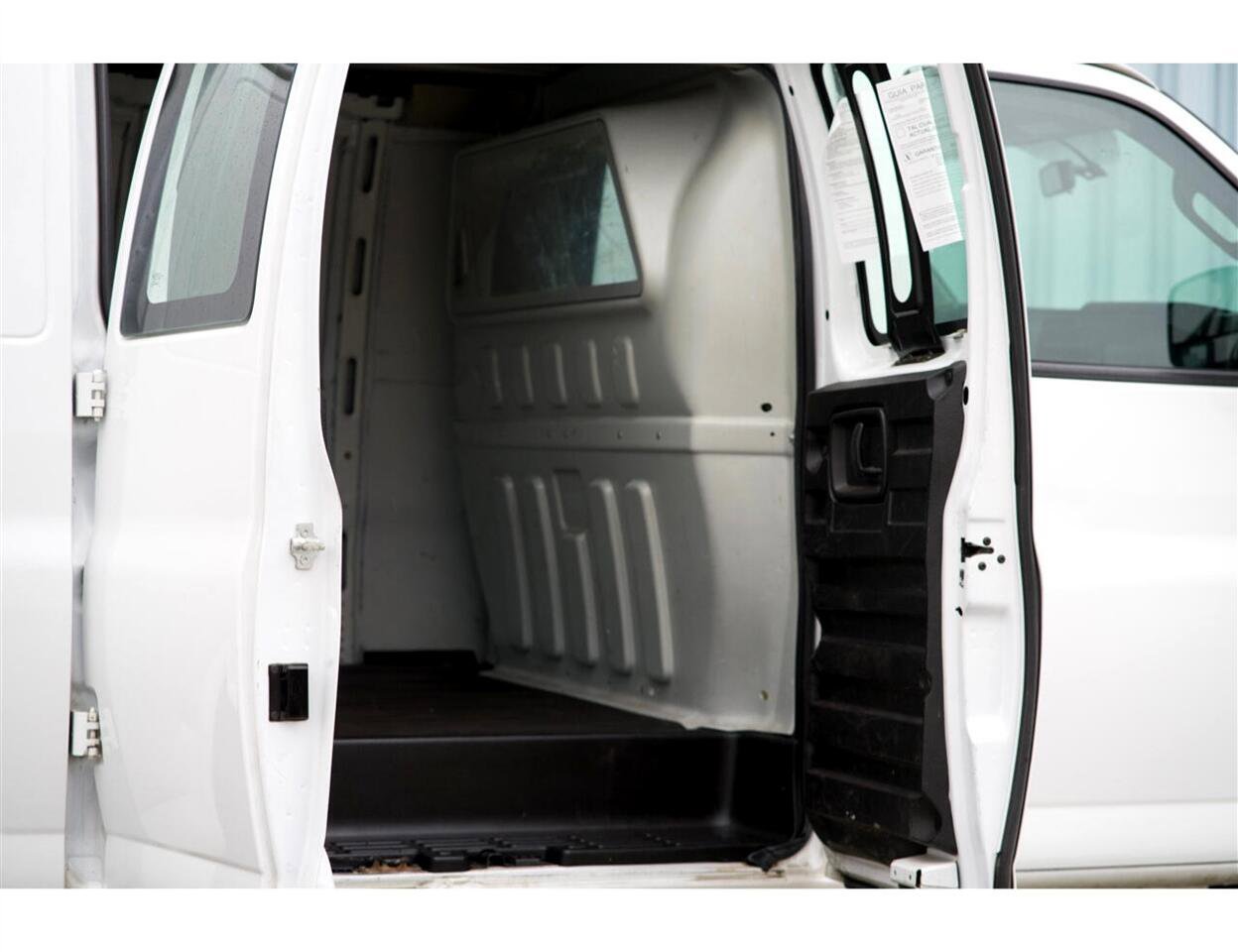 Used 2019 Chevrolet Express 2500 w/ Driver Convenience Package image 18