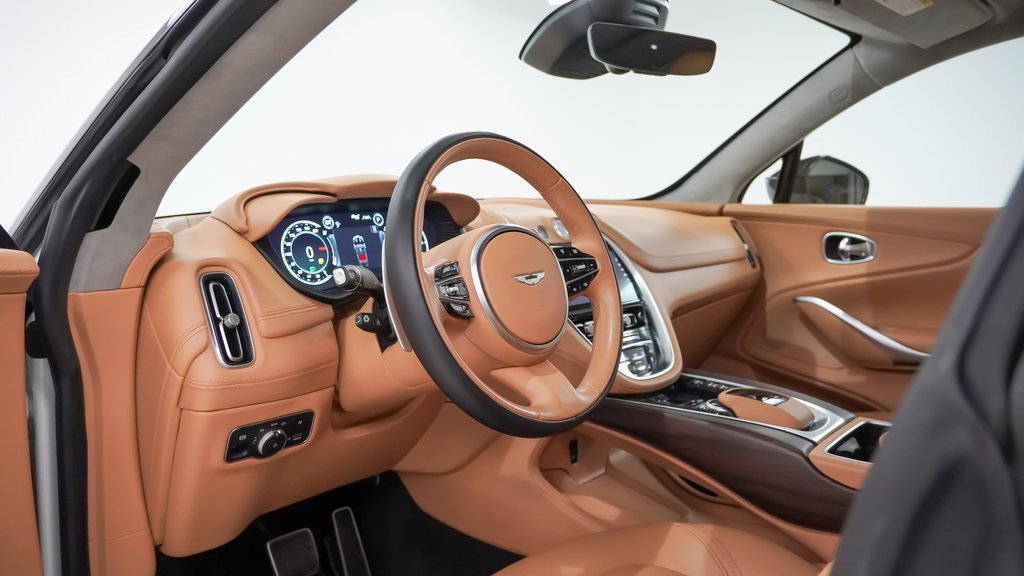 Used 2021 Aston Martin DBX image 4