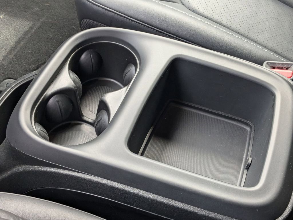 Used 2025 Chrysler Pacifica Select image 24