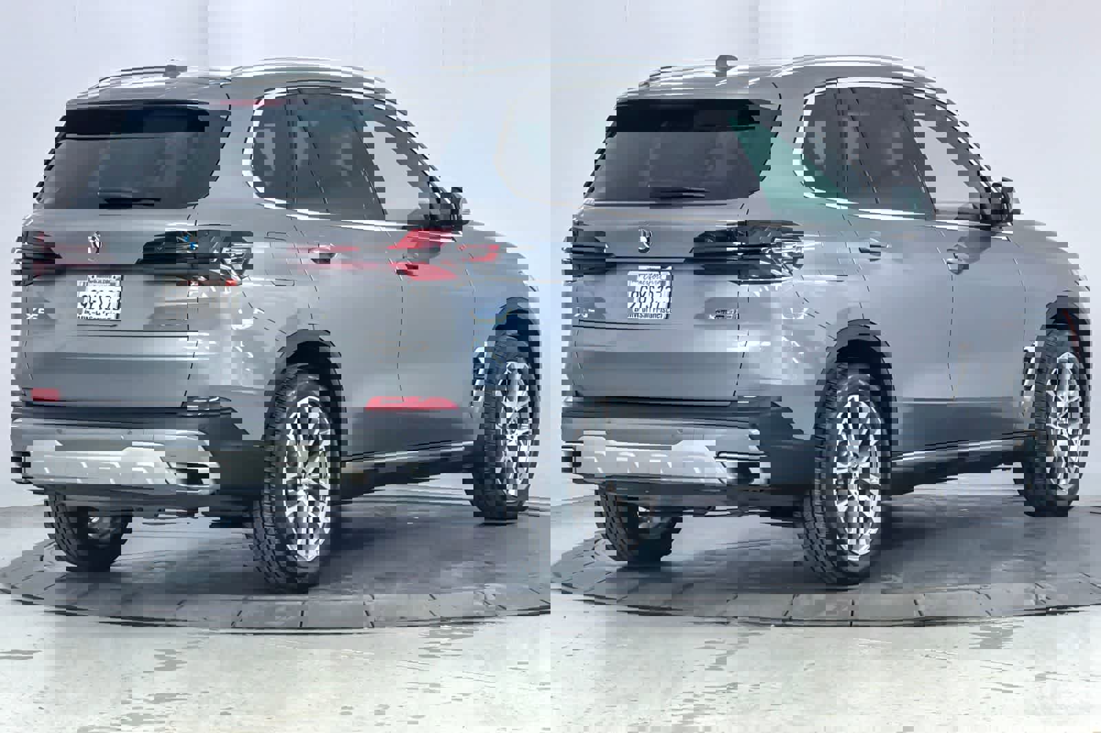 Used 2024 BMW X5 xDrive40i w/ Premium Package image 2