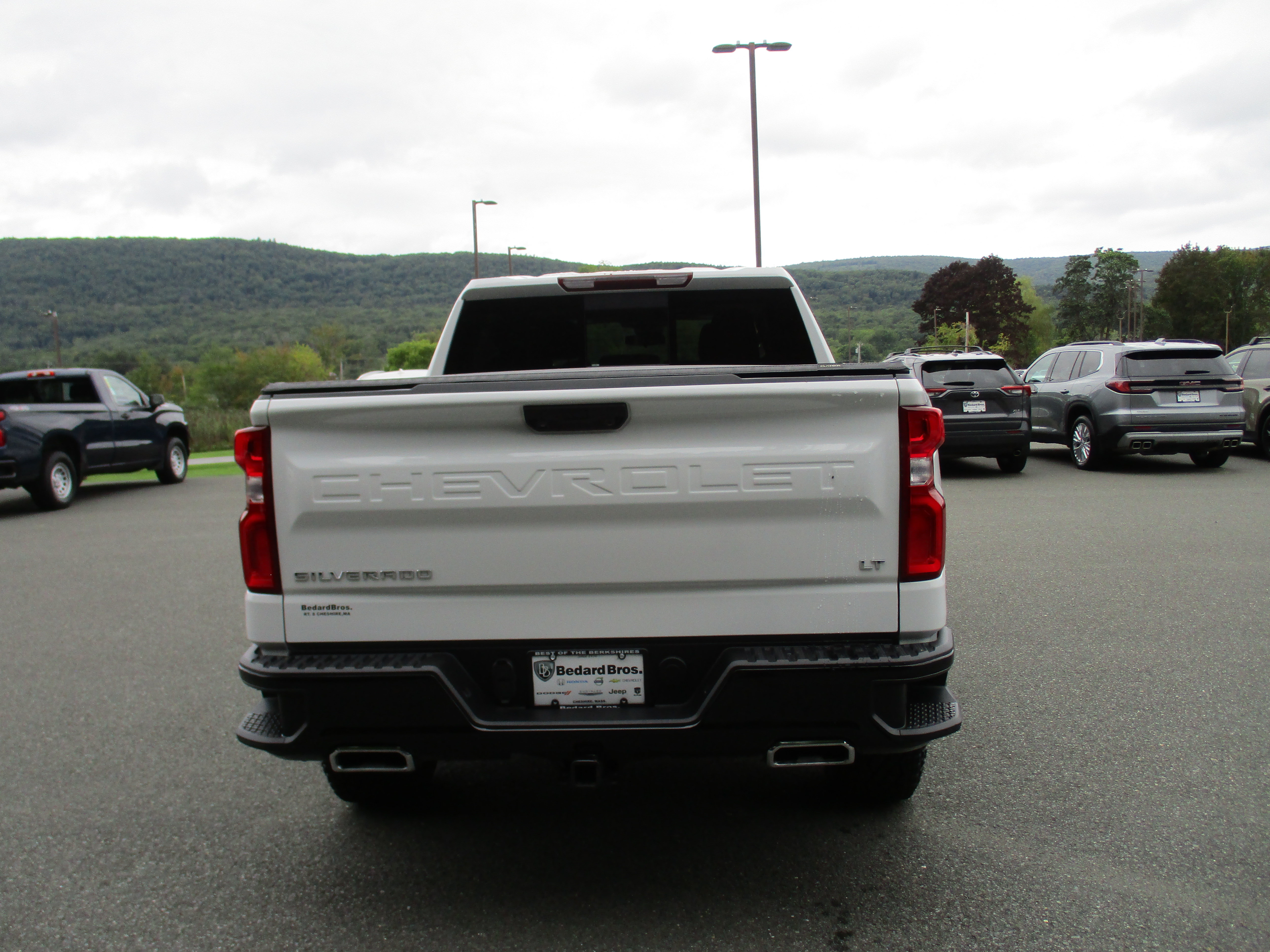 Used 2025 Chevrolet Silverado 1500 LT Trail Boss w/ Convenience Package II AWD/4WD image 6