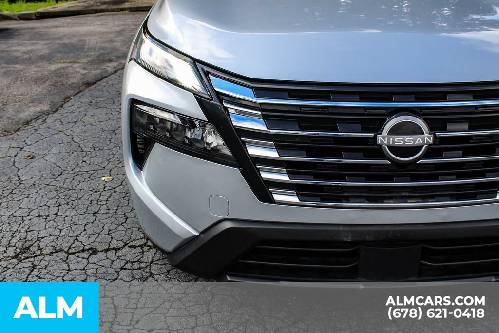 Used 2024 Nissan Rogue S FWD image 11