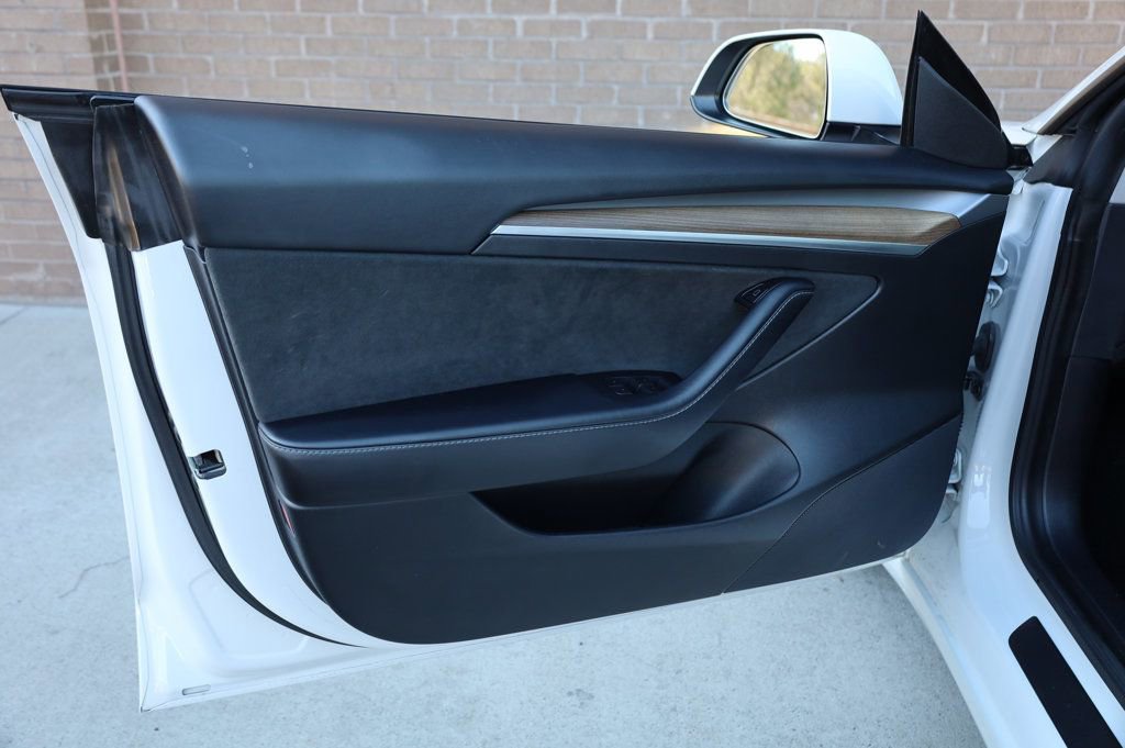 Used 2021 Tesla Model 3 Standard Range Plus image 12