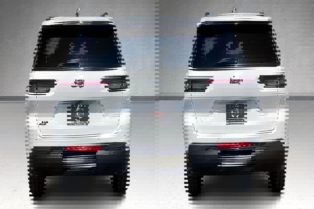 Used 2024 Jeep Grand Cherokee L Laredo image 4