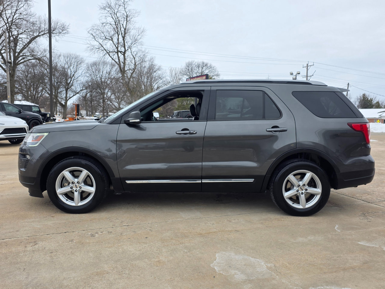 Used 2019 Ford Explorer XLT w/ Equipment Group 202A image 6