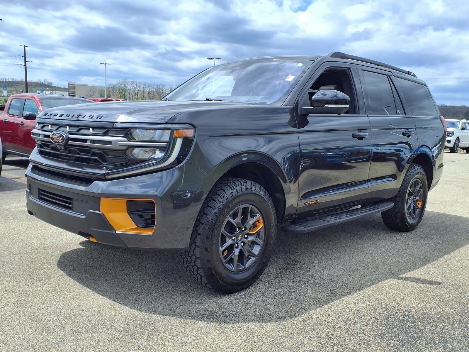 Used 2025 Ford Expedition Tremor image 3