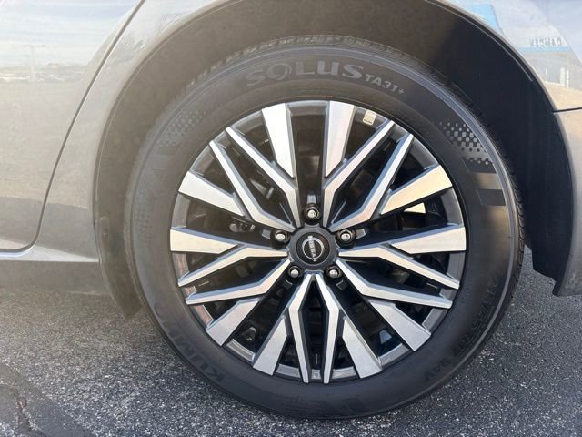 Used 2025 Nissan Altima 2.5 SV image 14