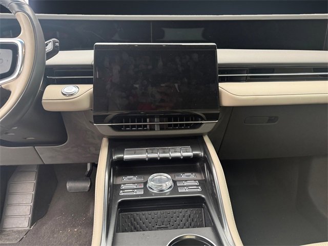 Used 2024 Lincoln Nautilus Premier image 11