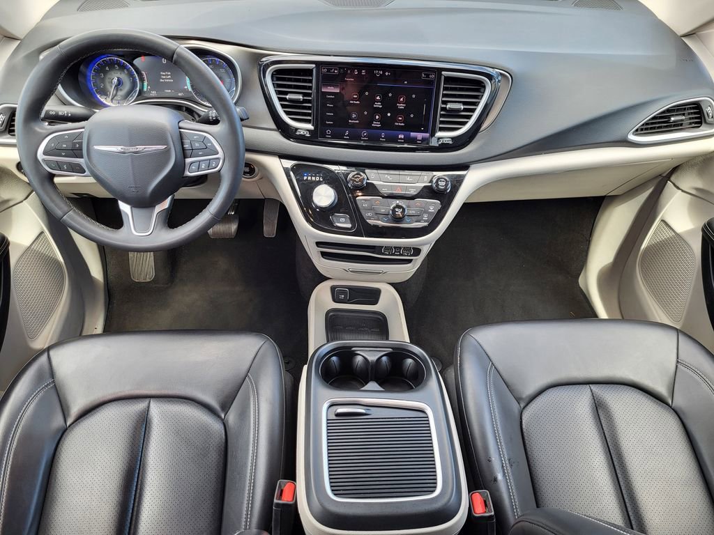 Used 2023 Chrysler Pacifica Touring-L FWD image 16