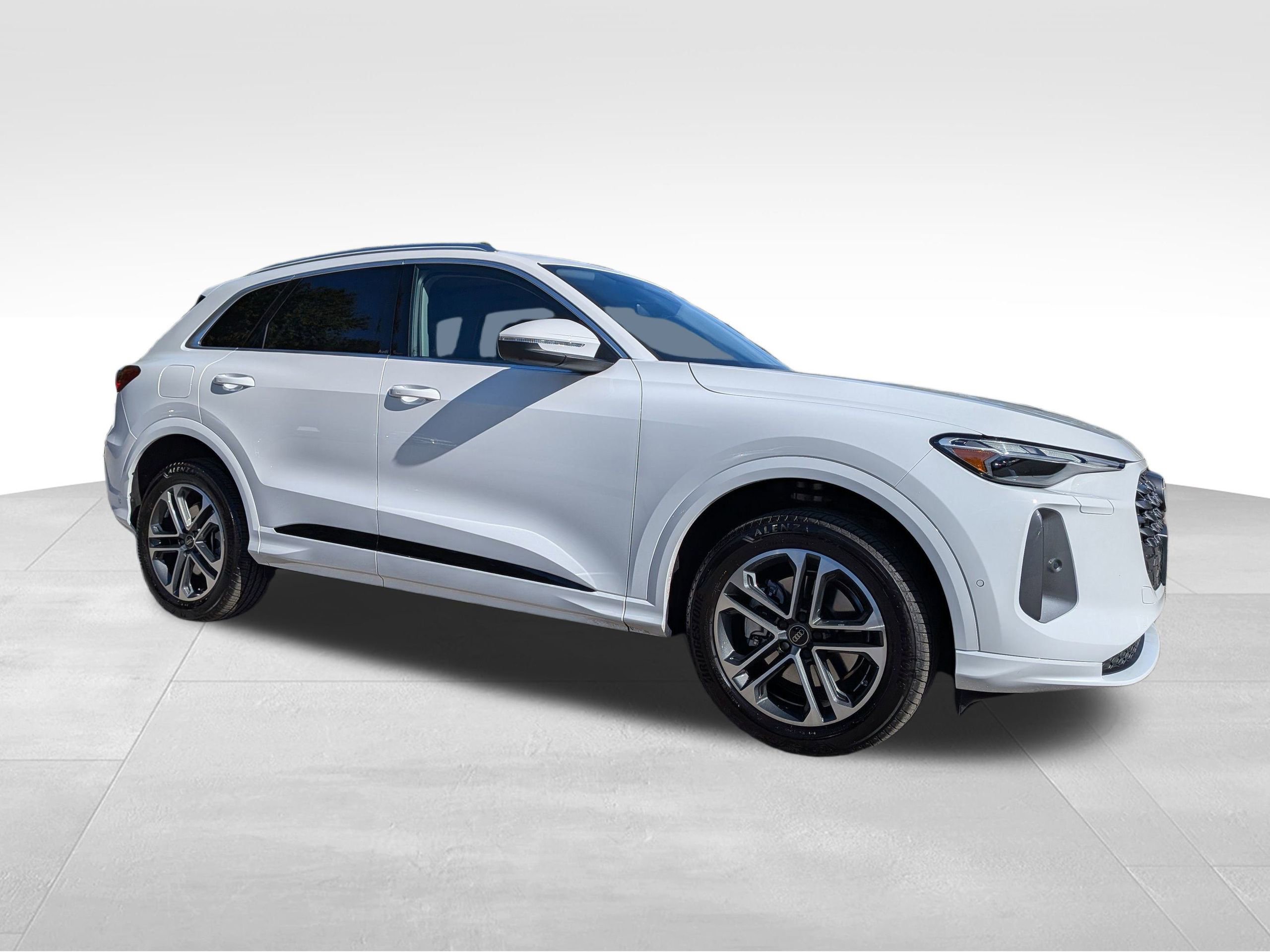 Used 2025 Audi Q5 2.0T Premium w/ Convenience Package