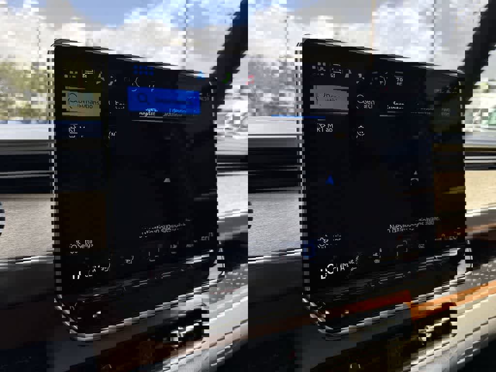 New 2025 Volkswagen ID. Buzz Pro S Plus image 18