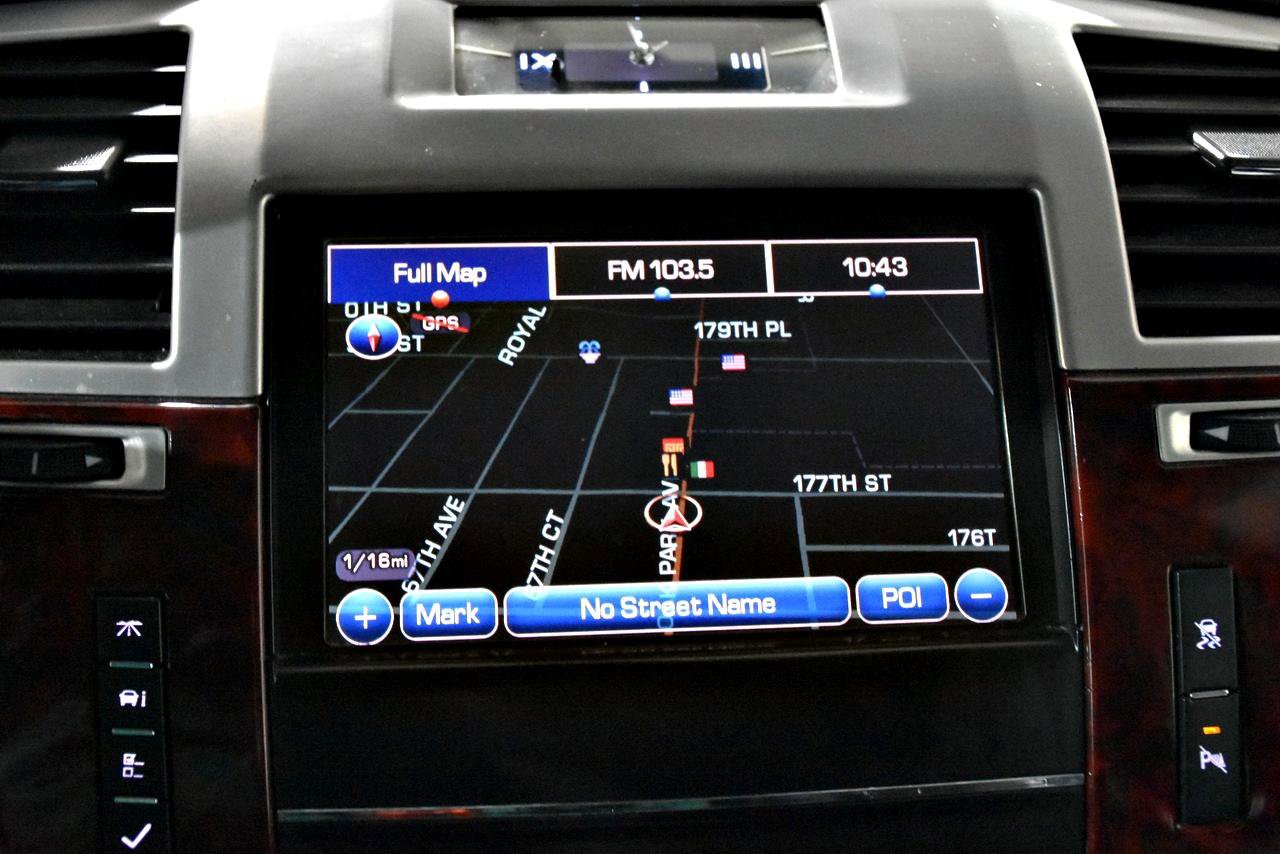 Used 2011 Cadillac Escalade ESV Luxury image 19