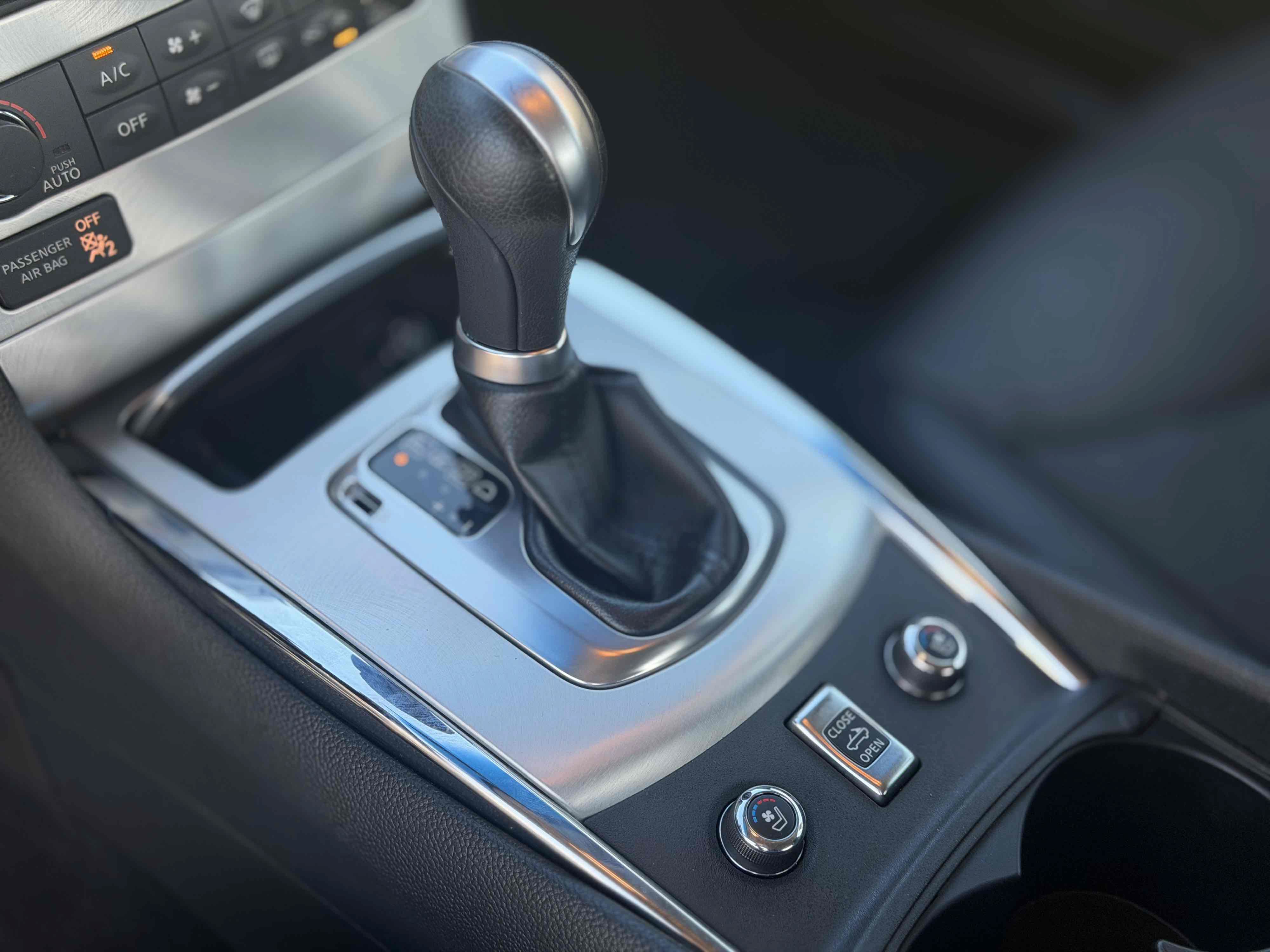 Used 2014 INFINITI Q60 Convertible w/ Premium Package RWD image 26
