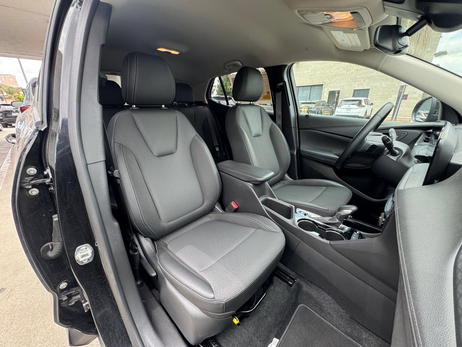 Used 2025 Buick Encore GX Preferred AWD/4WD image 35
