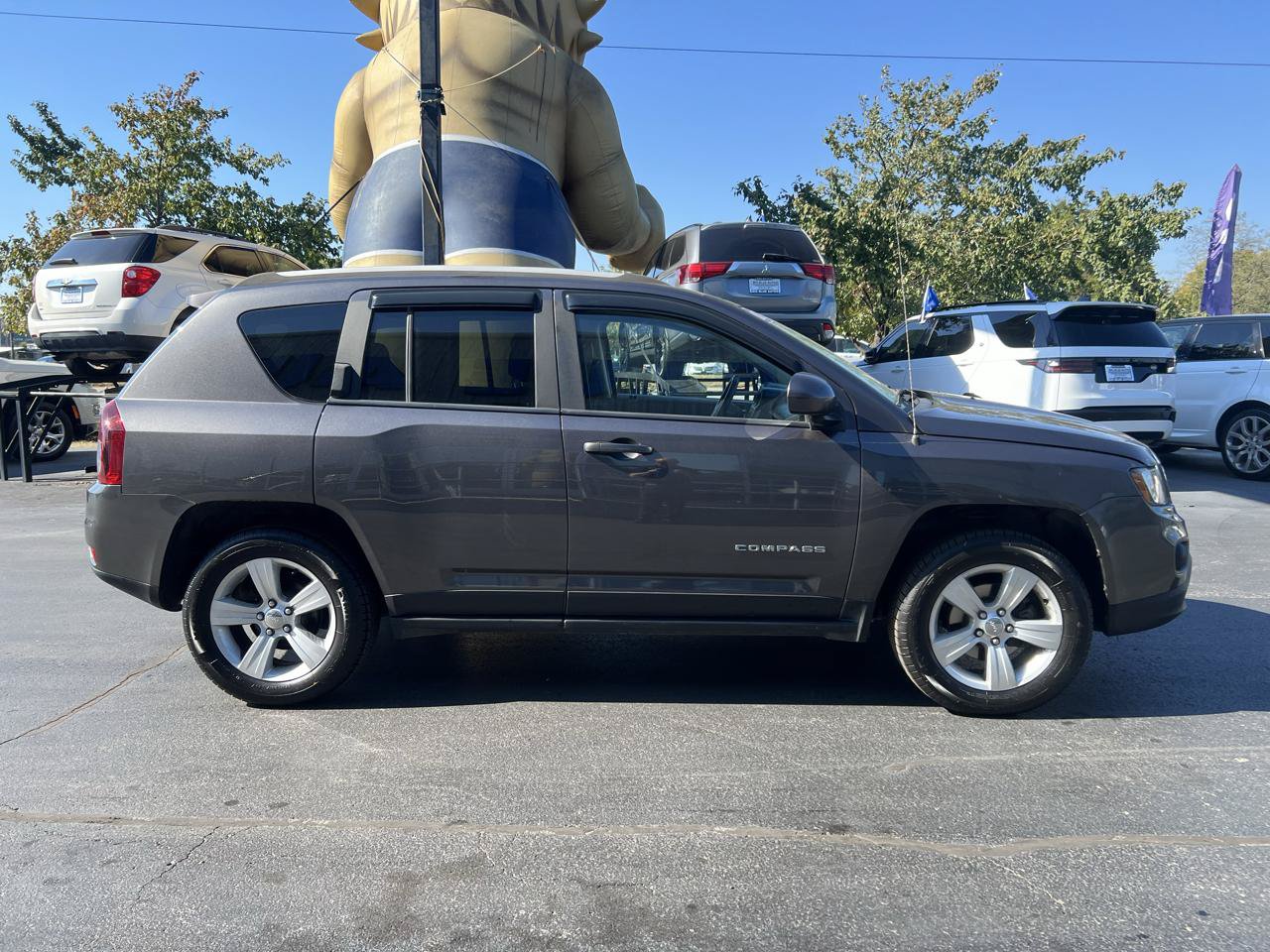 Used 2017 Jeep Compass Latitude AWD/4WD image 7