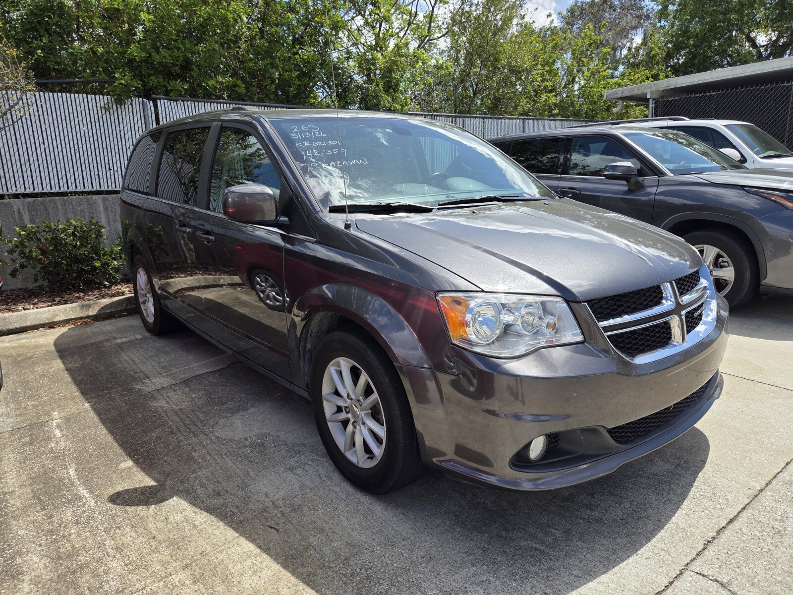 Used 2019 Dodge Grand Caravan SXT image 3