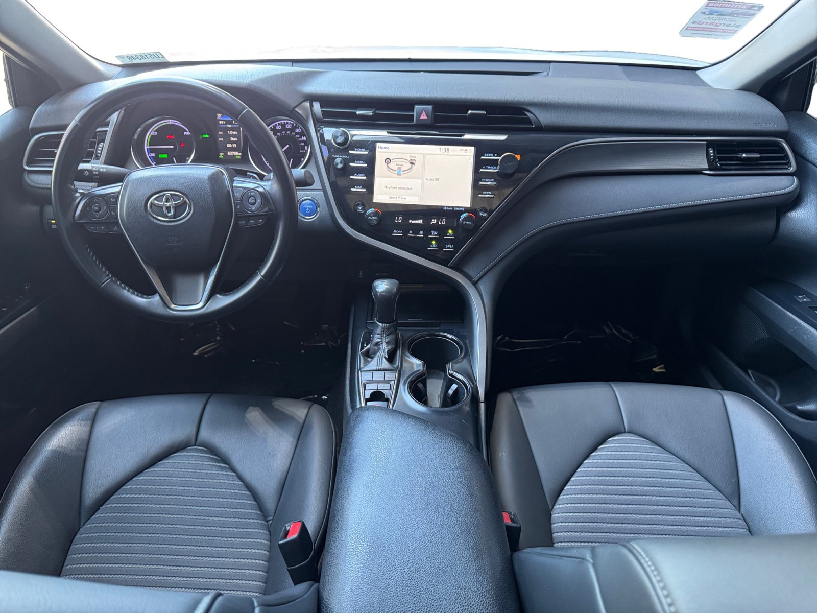 Used 2020 Toyota Camry SE w/ Sunroof Package FWD image 10