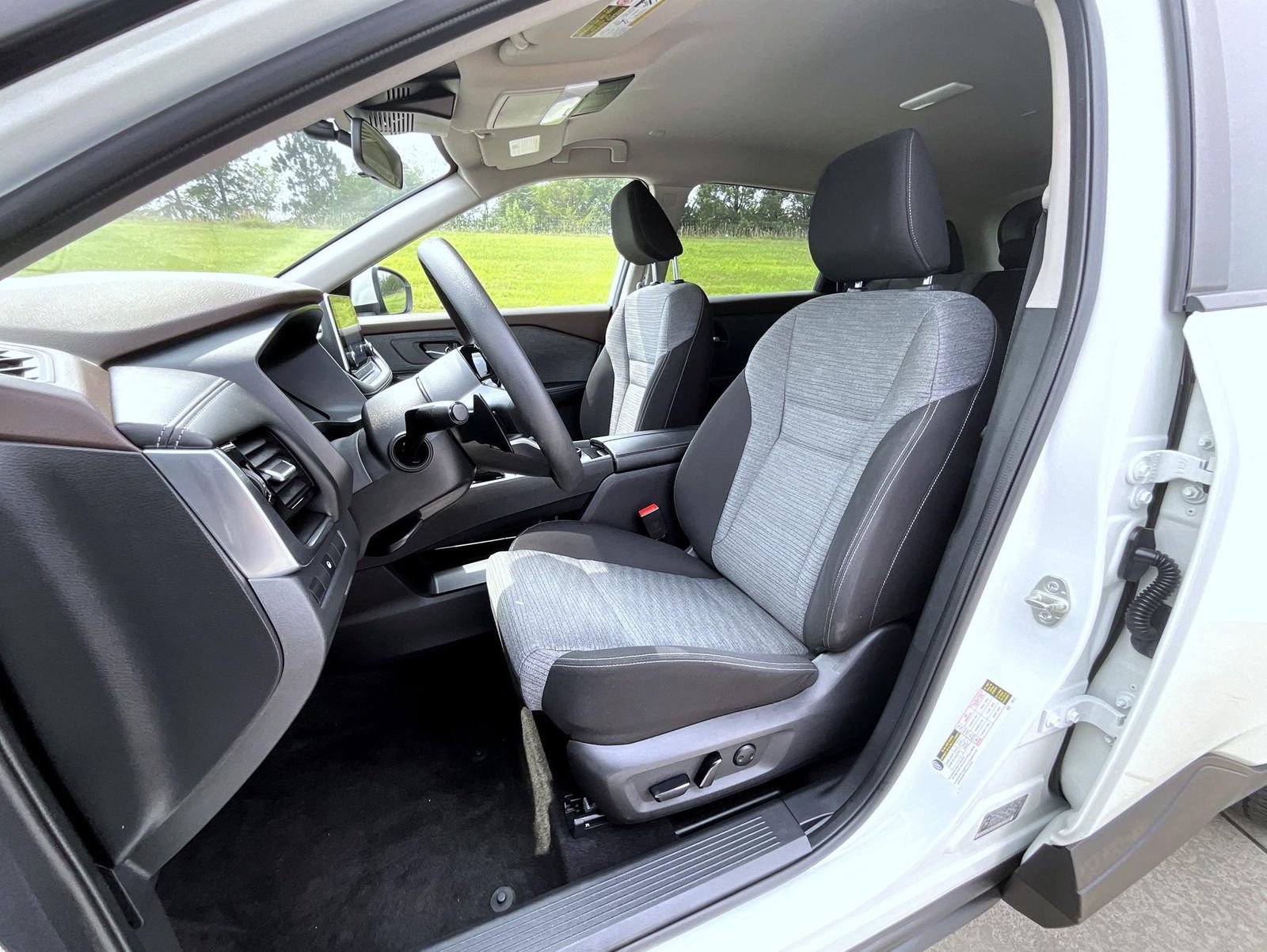 Used 2022 Nissan Rogue SV image 11