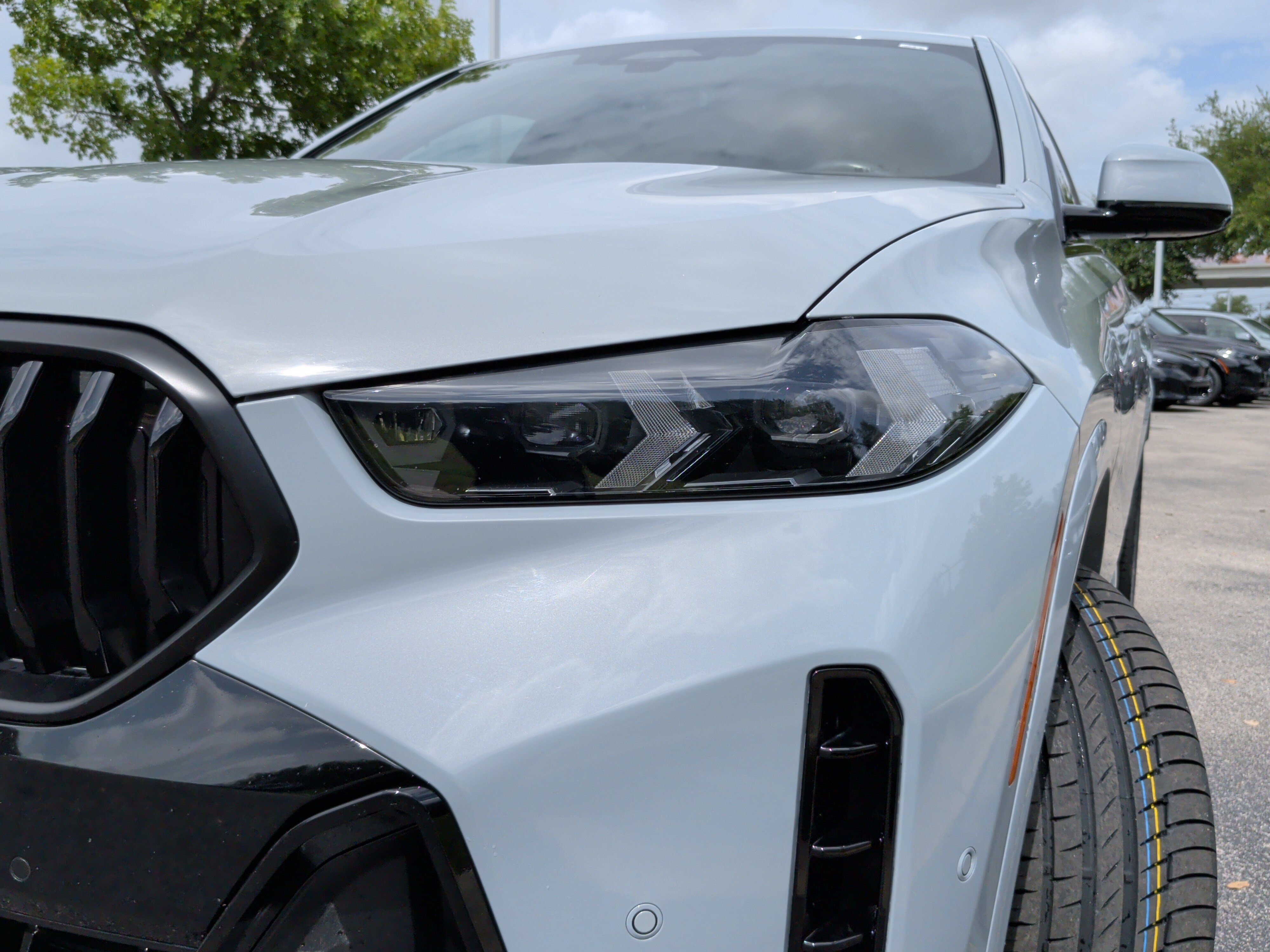 Certified 2024 BMW X6 xDrive40i w/ Premium Package AWD/4WD image 3