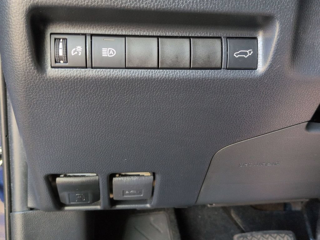 Used 2020 Toyota RAV4 XLE w/ Convenience Package AWD/4WD image 23
