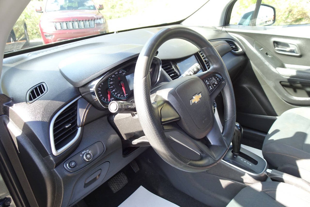 Used 2019 Chevrolet Trax LS AWD/4WD image 14