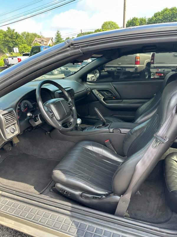 Used 2001 Chevrolet Camaro Z28 w/ SS Performance/Appearance Pkg RWD image 8