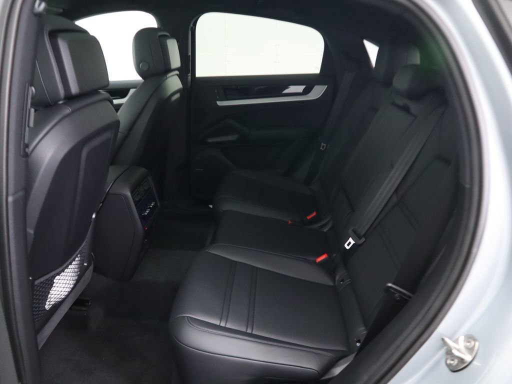 Used 2024 Porsche Cayenne Coupe AWD/4WD image 22