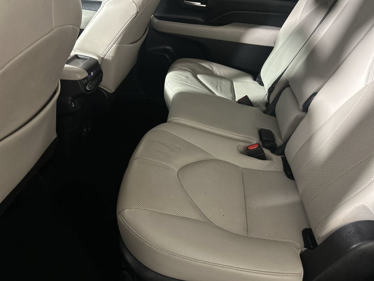 Used 2024 Toyota Grand Highlander AWD image 24