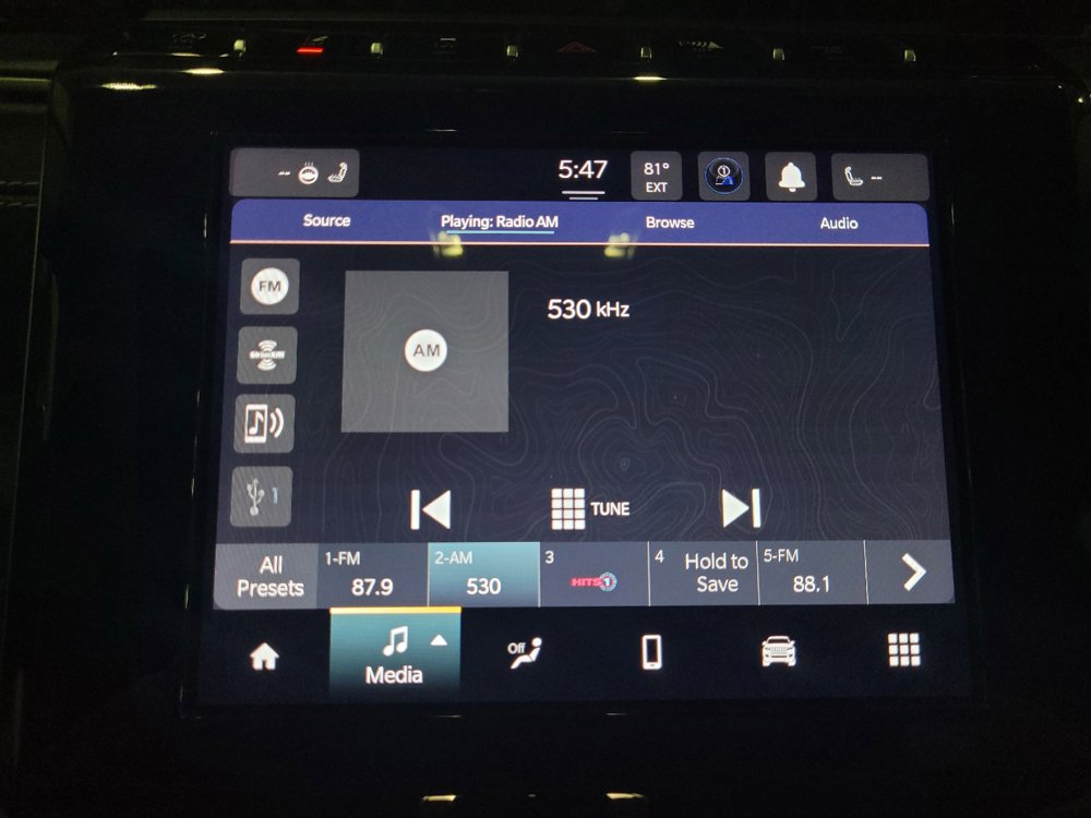 Used 2023 Jeep Grand Cherokee Laredo w/ Luxury Tech Group I AWD/4WD image 25