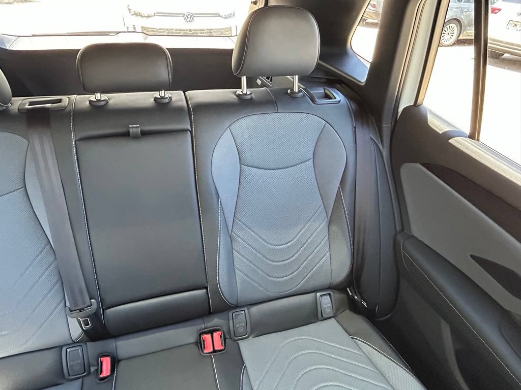 New 2026 Volkswagen Tiguan SE R-Line FWD image 14