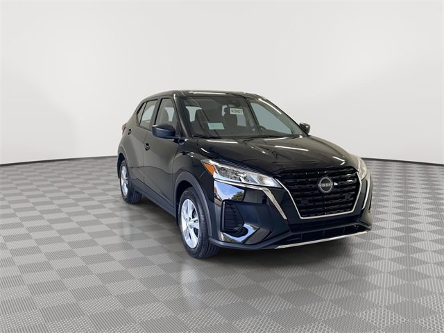 Certified 2025 Nissan Kicks Play S image 2
