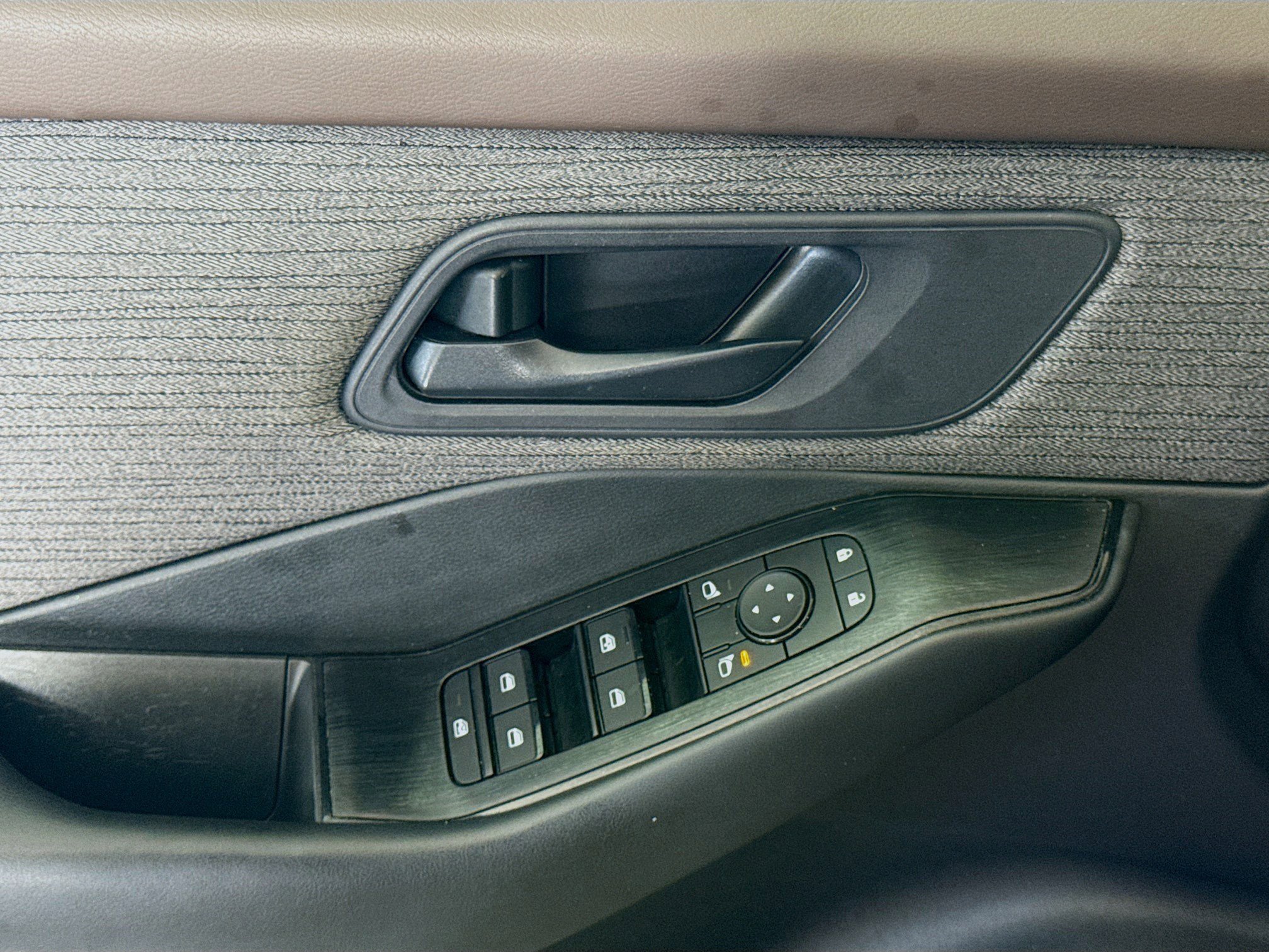 Used 2023 Nissan Rogue S image 24