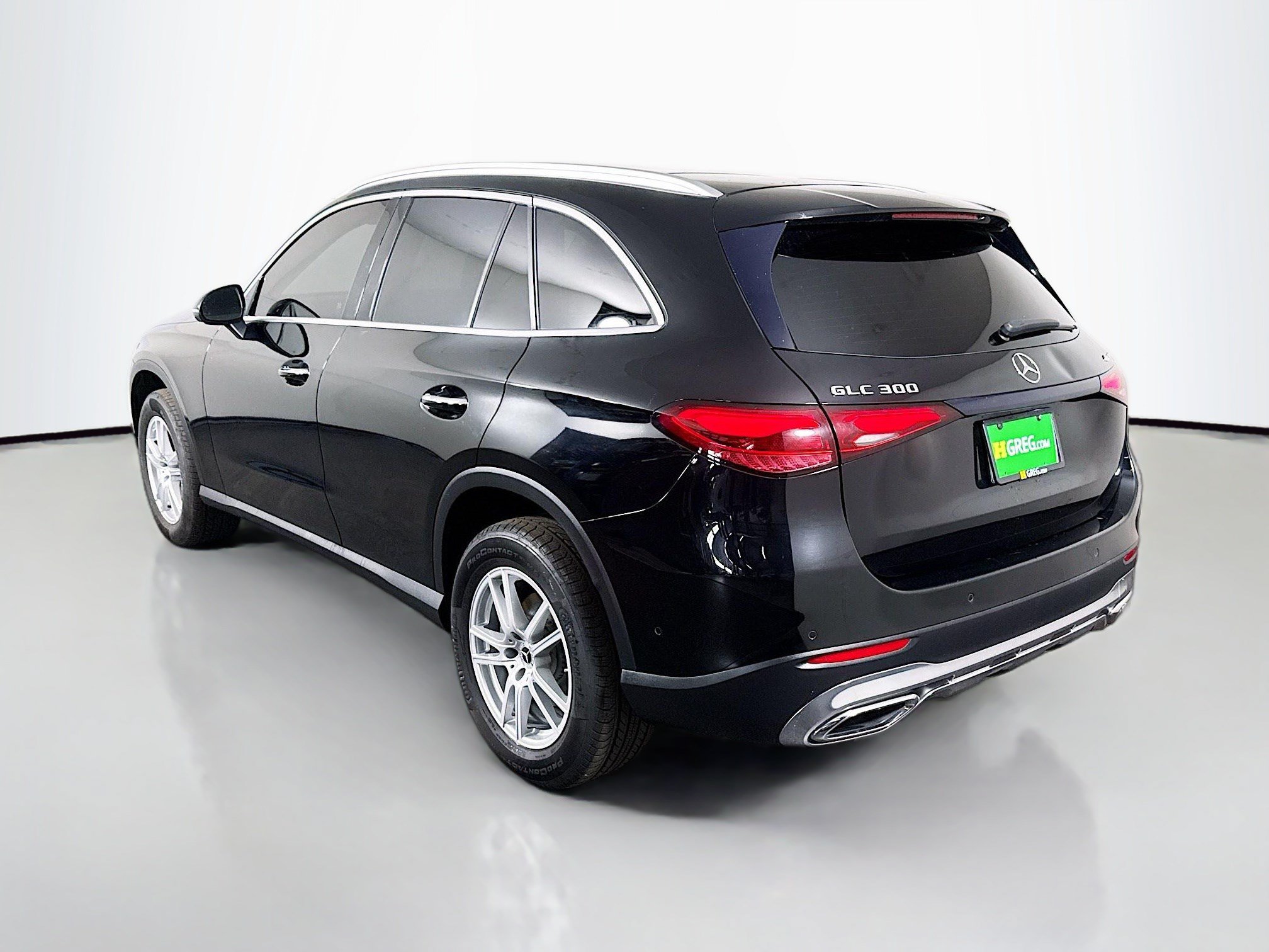 Used 2023 Mercedes-Benz GLC 300 4MATIC w/ Exclusive Trim Package image 7