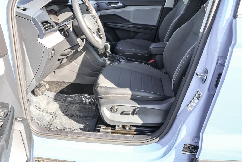 Used 2024 Volkswagen Taos SE image 17