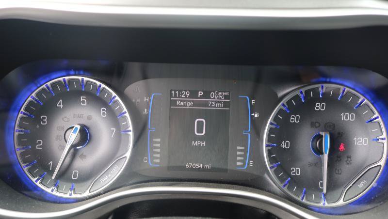 Used 2020 Chrysler Pacifica Touring w/ Tire & Wheel Group FWD image 10