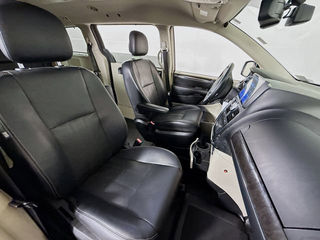 Used 2011 Chrysler Town & Country Touring-L w/ Entertainment Group #2 FWD image 23