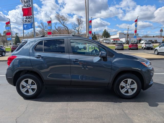 Used 2022 Chevrolet Trax LT w/ LT Convenience Package image 6