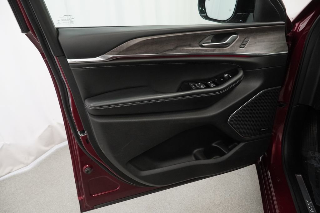 Certified 2023 Jeep Grand Cherokee L Overland image 43