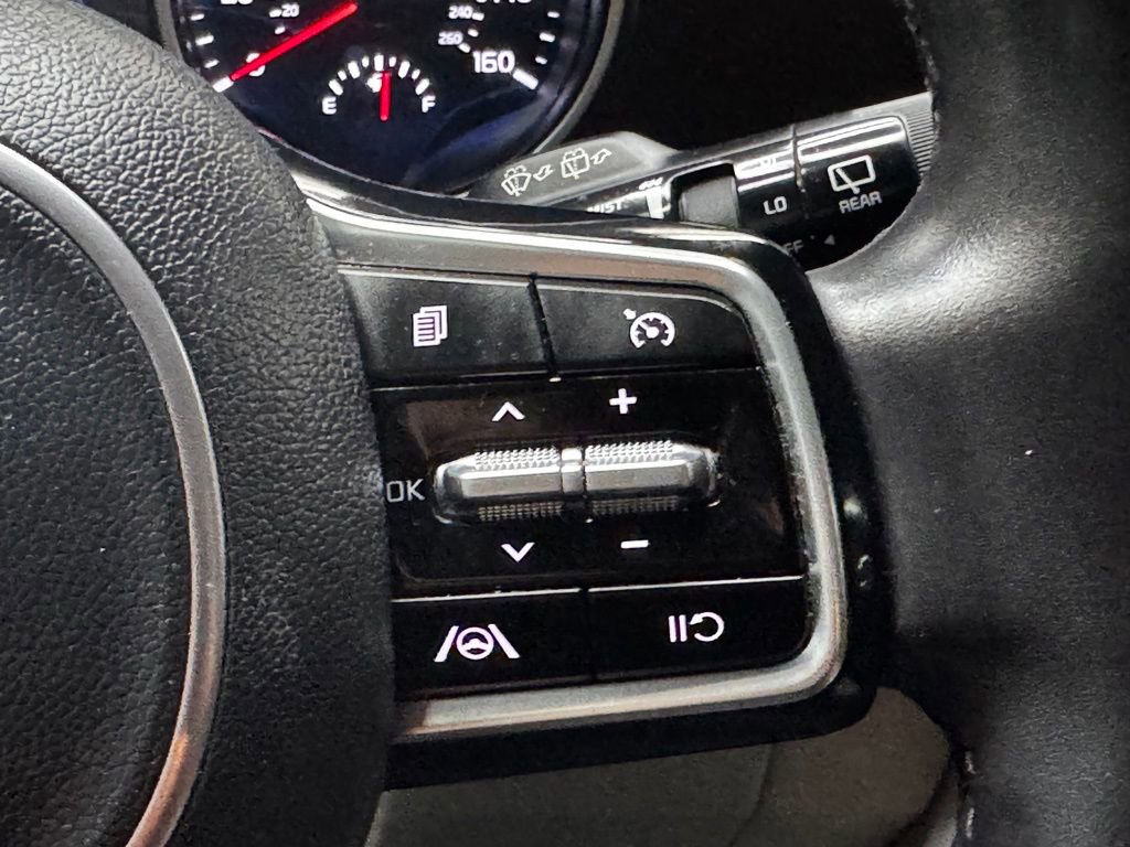 Used 2024 Kia Carnival LX FWD image 29
