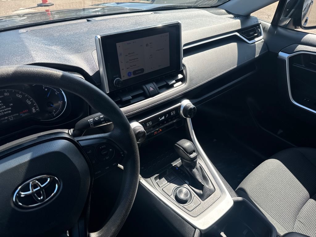 Used 2025 Toyota RAV4 LE AWD/4WD image 21