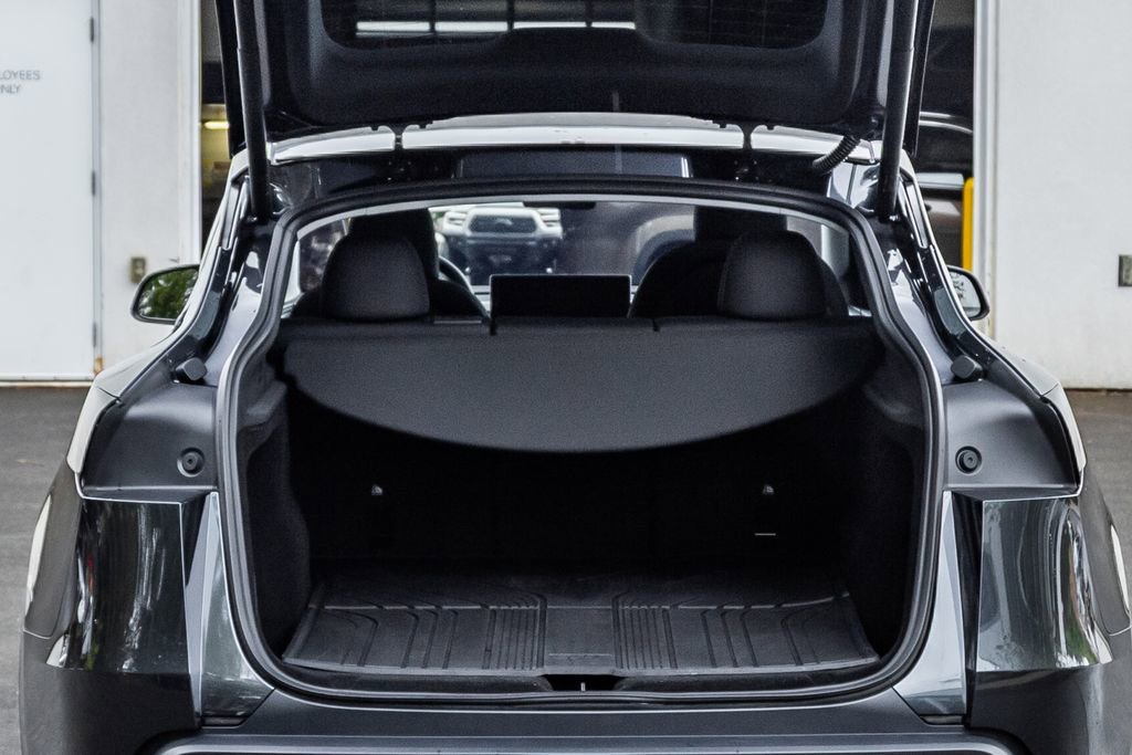 Used 2026 Tesla Model Y AWD image 19